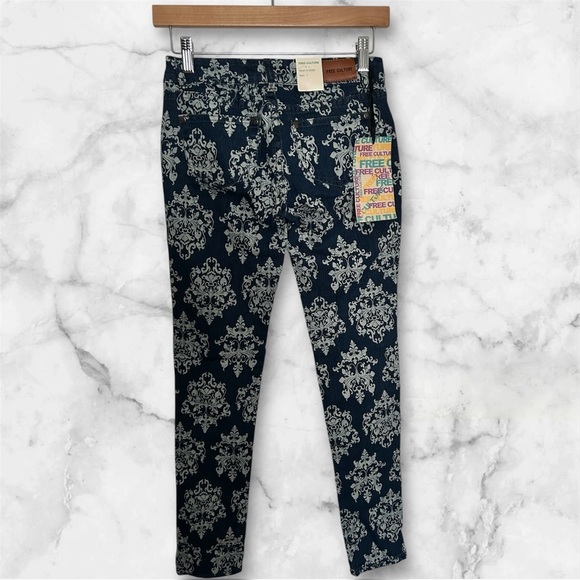 Free Culture juniors printed jeans sz 1 nwt #001 - Picture 2 of 3